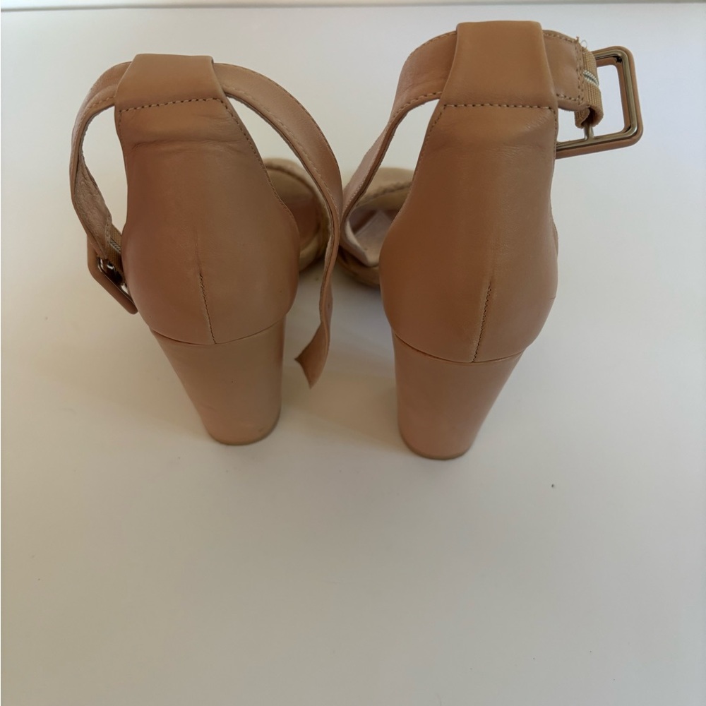 H&M blush leather sandals with 3 1/2 inch block heels and buckled straps Size 6 - Picture 4 of 7